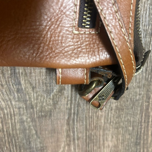 Patricia Nash smaller sized crossbody leather 3 fold purse great condition - Picture 12 of 14